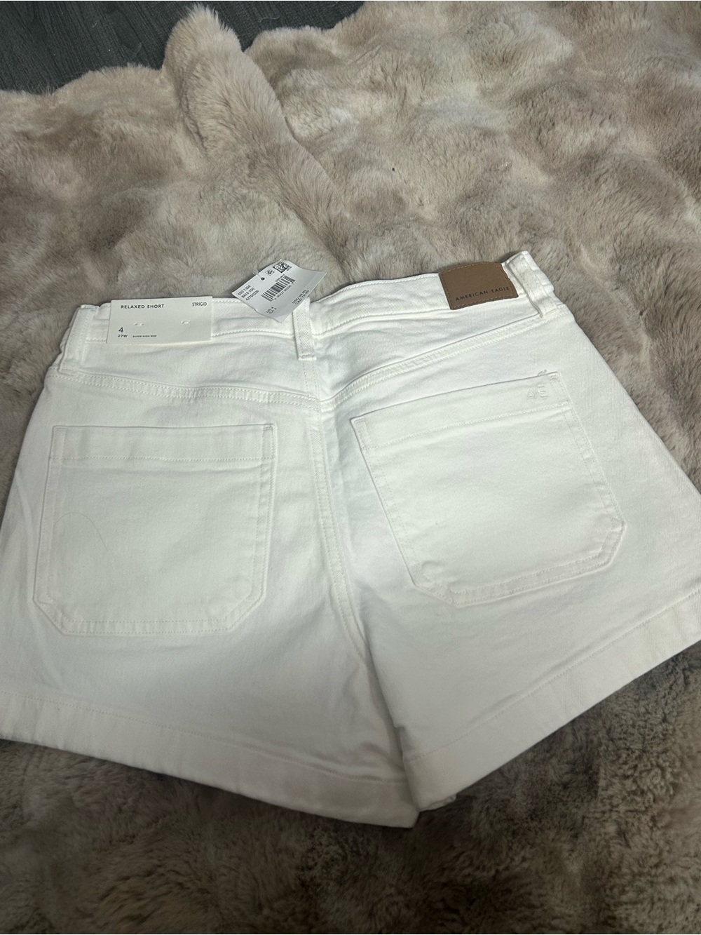 NWT AE White Strigid Relaxed Women's Shorts - Picture 7 of 10